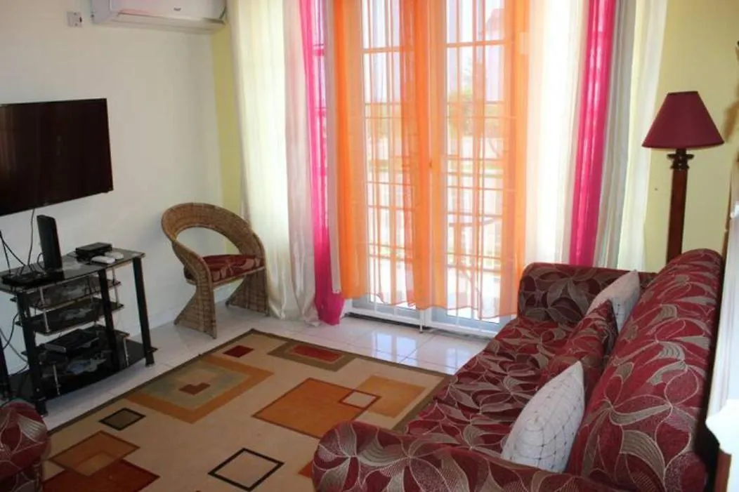 Seacastles By The Beach/Pool Montego Bay Aparthotel