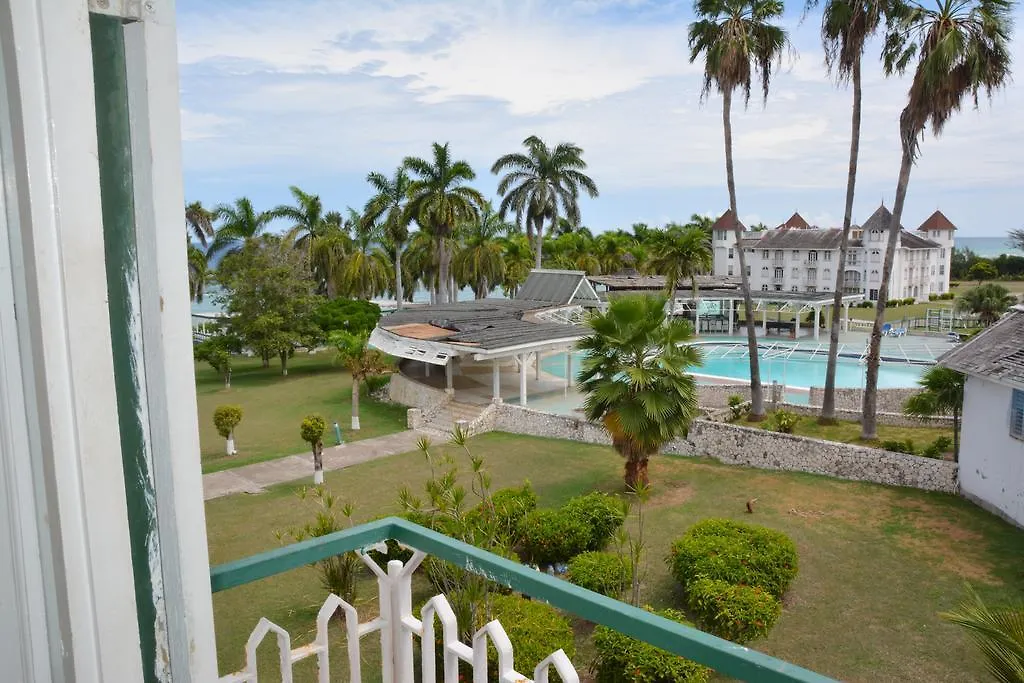Aparthotel Seacastles By The Beach/Pool Montego Bay Jamaica