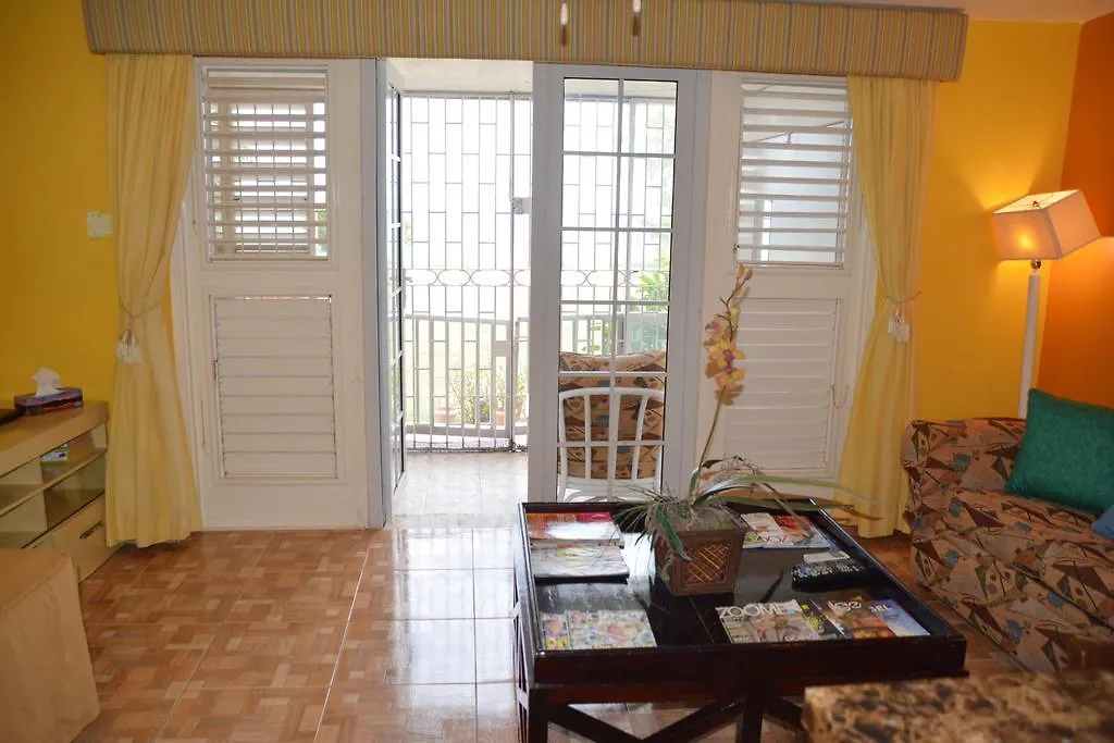 Aparthotel Seacastles By The Beach/Pool Montego Bay