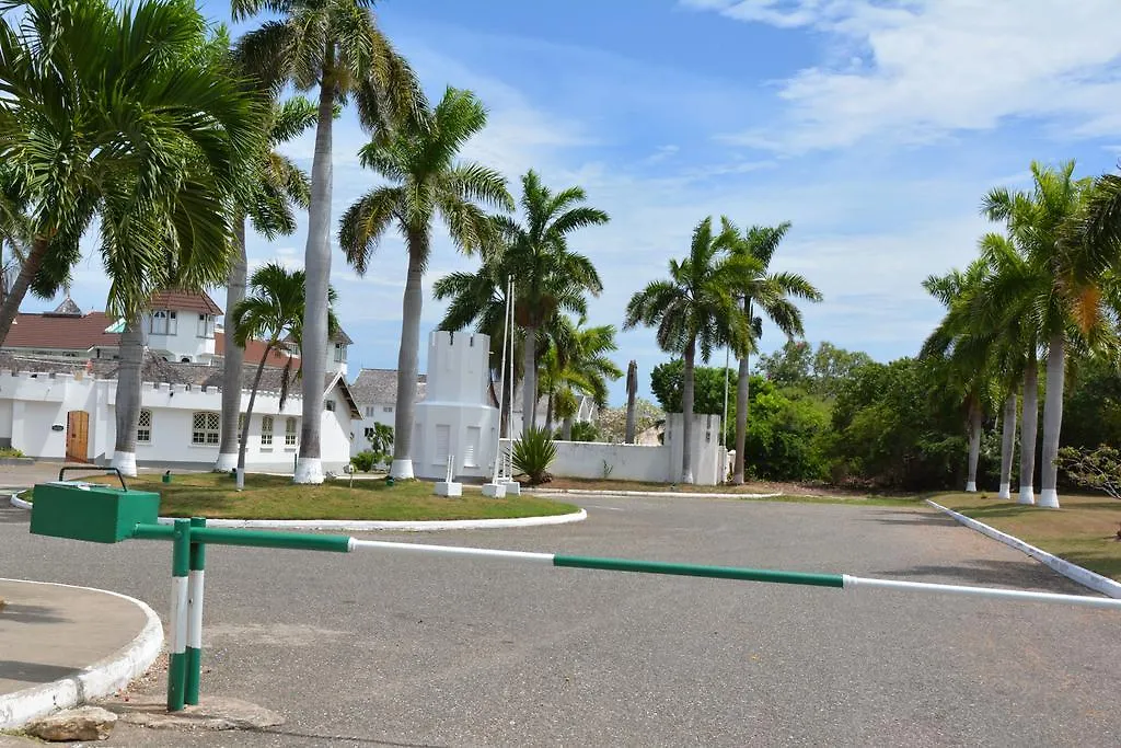 Seacastles By The Beach/Pool Montego Bay Aparthotel