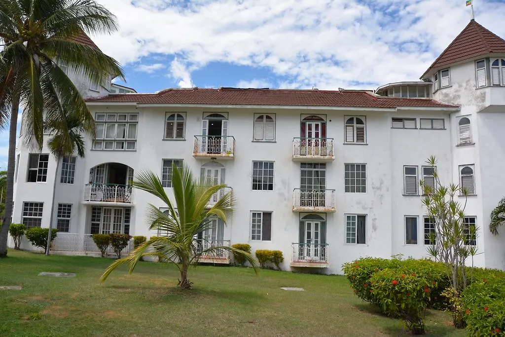 Seacastles By The Beach/Pool Montego Bay
