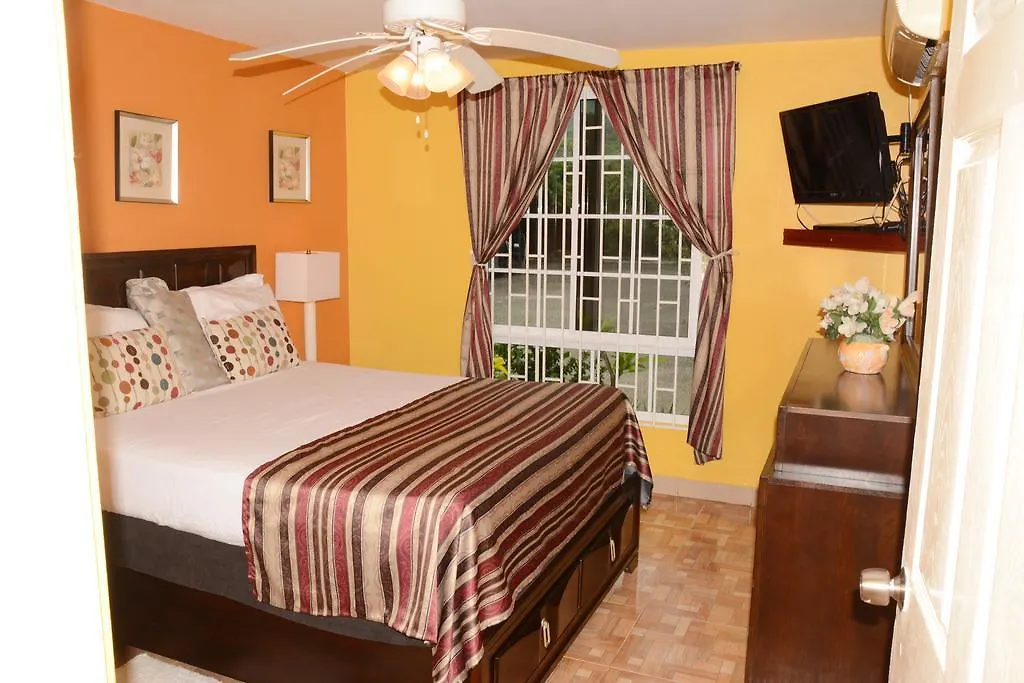 Seacastles By The Beach/Pool Montego Bay