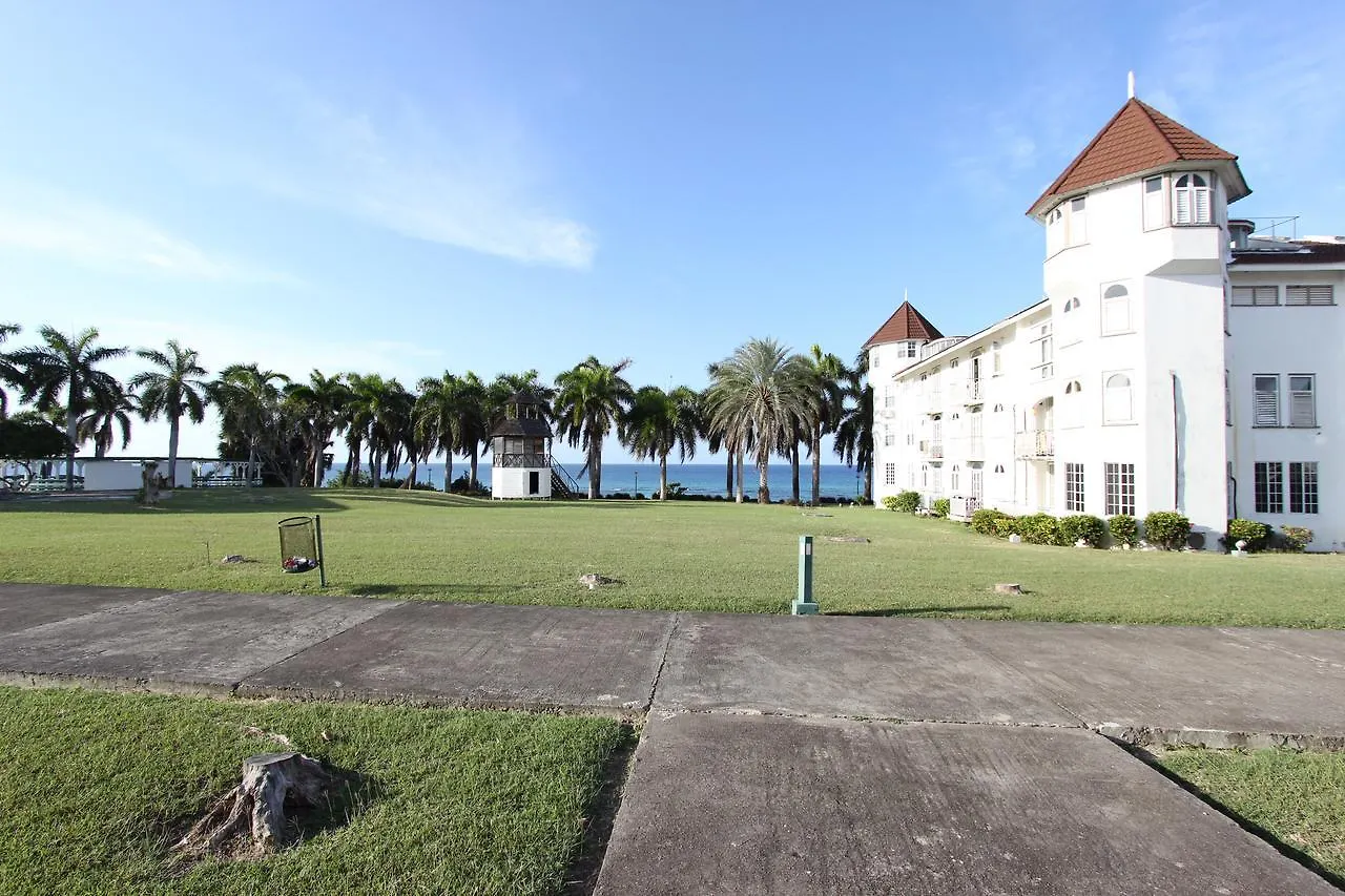 Seacastles By The Beach/Pool Montego Bay Aparthotel