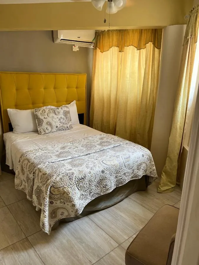 Aparthotel Seacastles By The Beach/Pool Montego Bay